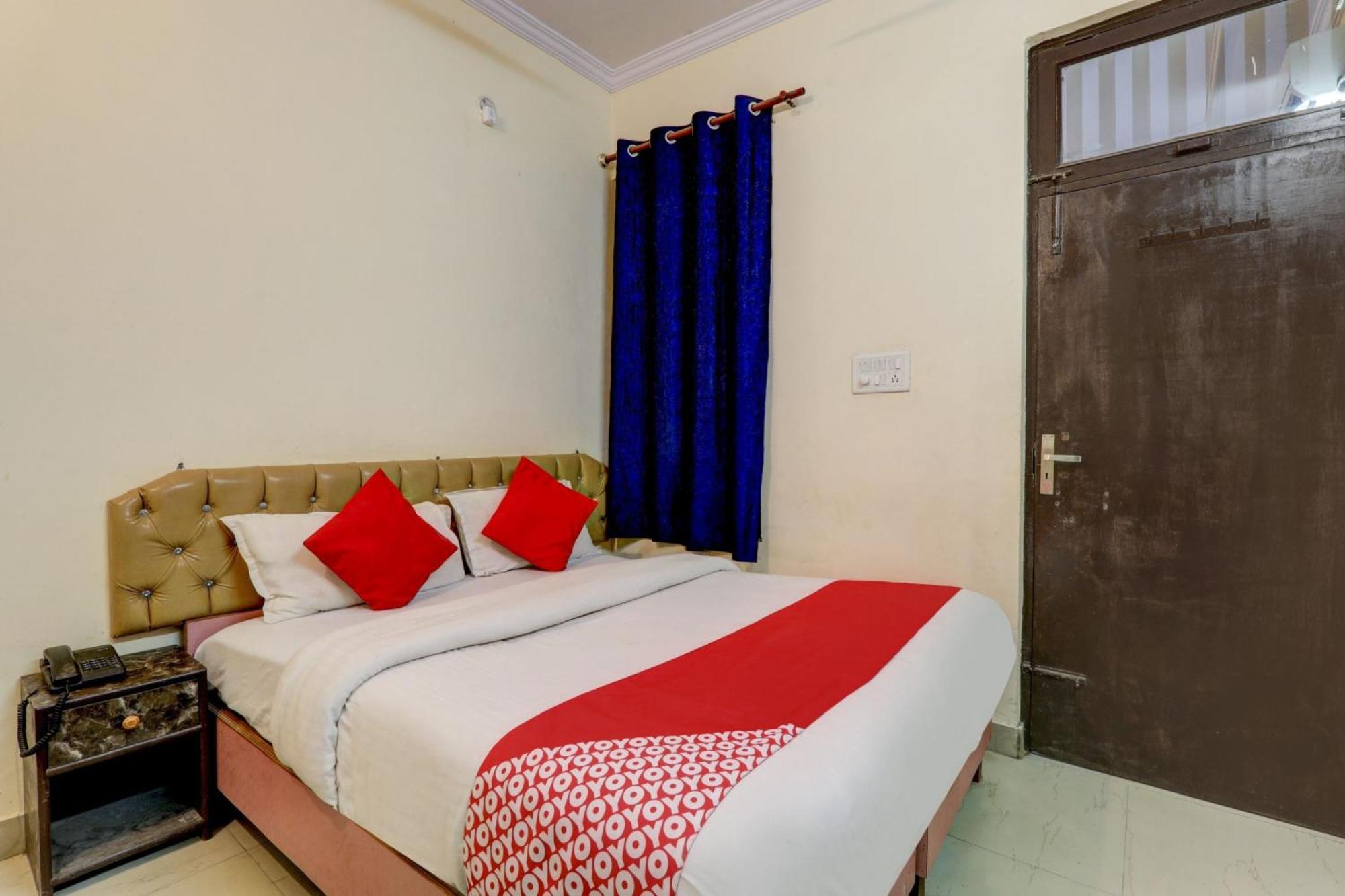 לקנאו Hotel O Moon Palace Near Sahara Ganj Mall מראה חיצוני תמונה
