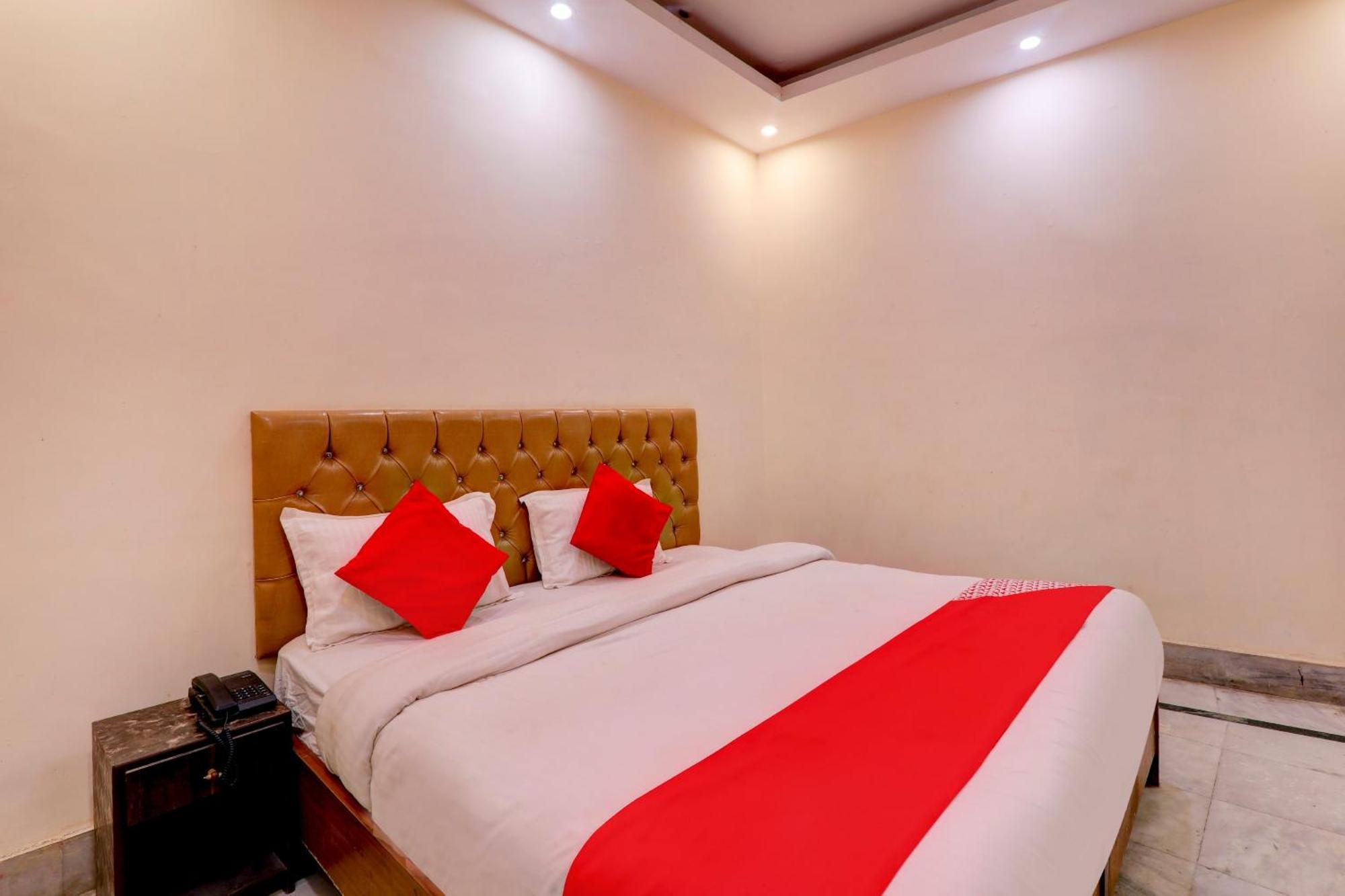 לקנאו Hotel O Moon Palace Near Sahara Ganj Mall מראה חיצוני תמונה