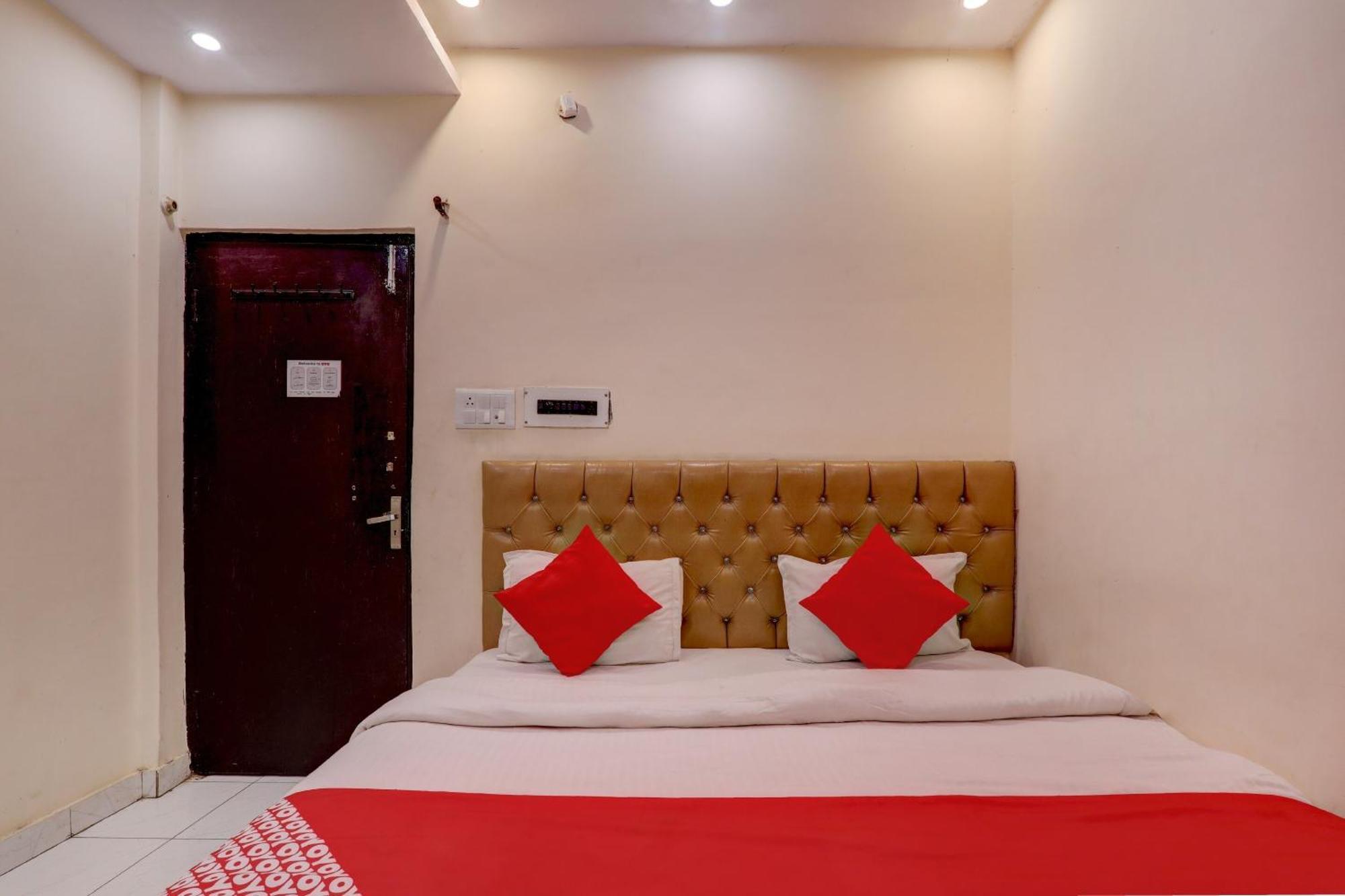 לקנאו Hotel O Moon Palace Near Sahara Ganj Mall מראה חיצוני תמונה
