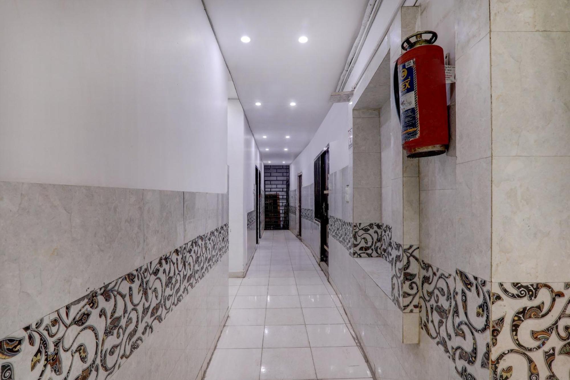 לקנאו Hotel O Moon Palace Near Sahara Ganj Mall מראה חיצוני תמונה