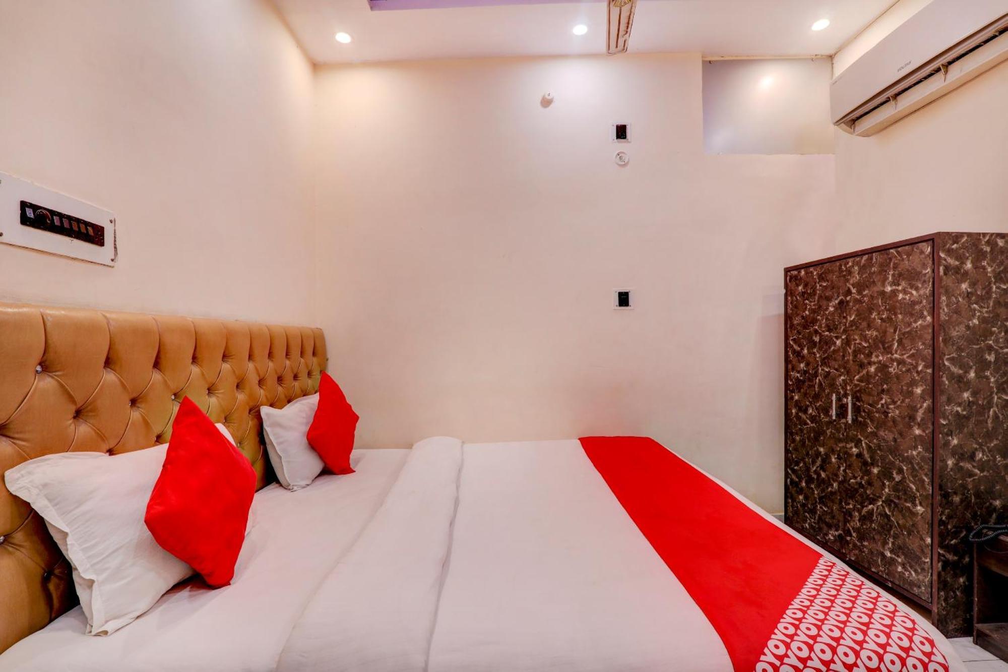 לקנאו Hotel O Moon Palace Near Sahara Ganj Mall מראה חיצוני תמונה