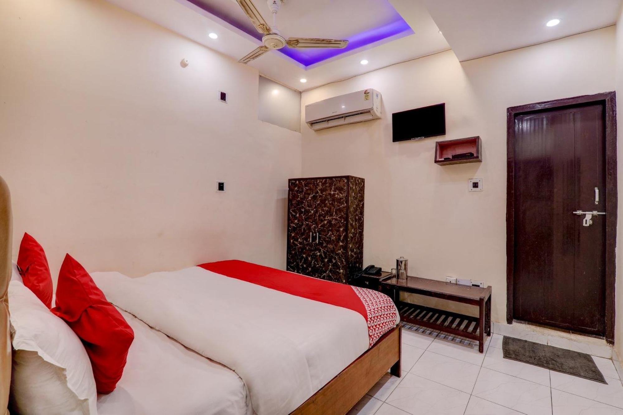 לקנאו Hotel O Moon Palace Near Sahara Ganj Mall מראה חיצוני תמונה