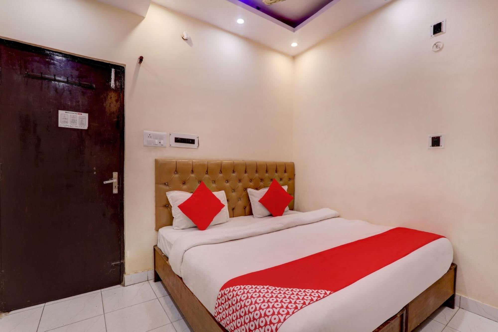 לקנאו Hotel O Moon Palace Near Sahara Ganj Mall מראה חיצוני תמונה